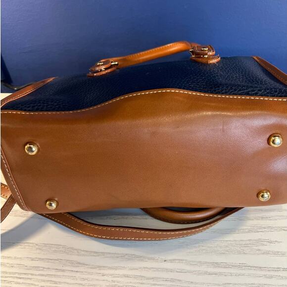 Vtg Dooney & Bourke  Navy/Saddle Pebbled Leather Shoulder Bag - Picture 3 of 7